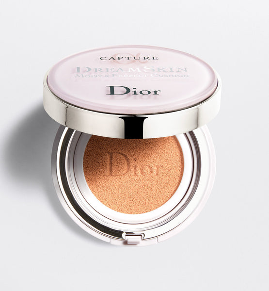 Load image into Gallery viewer, CAPTURE DREAMSKIN MOIST &amp; PERFECT CUSHION SPF 50 - PA+++
